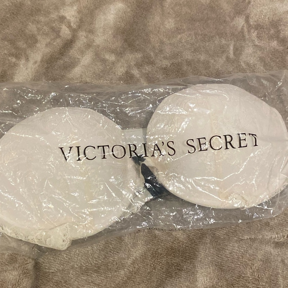 Victorias secrets  VS creme laced very sexy push up bra